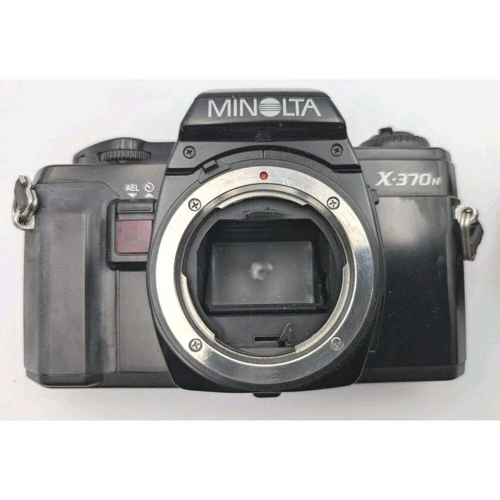 Vintage Minolta X-370 35mm Camera w/case Yellowed Removable Lens